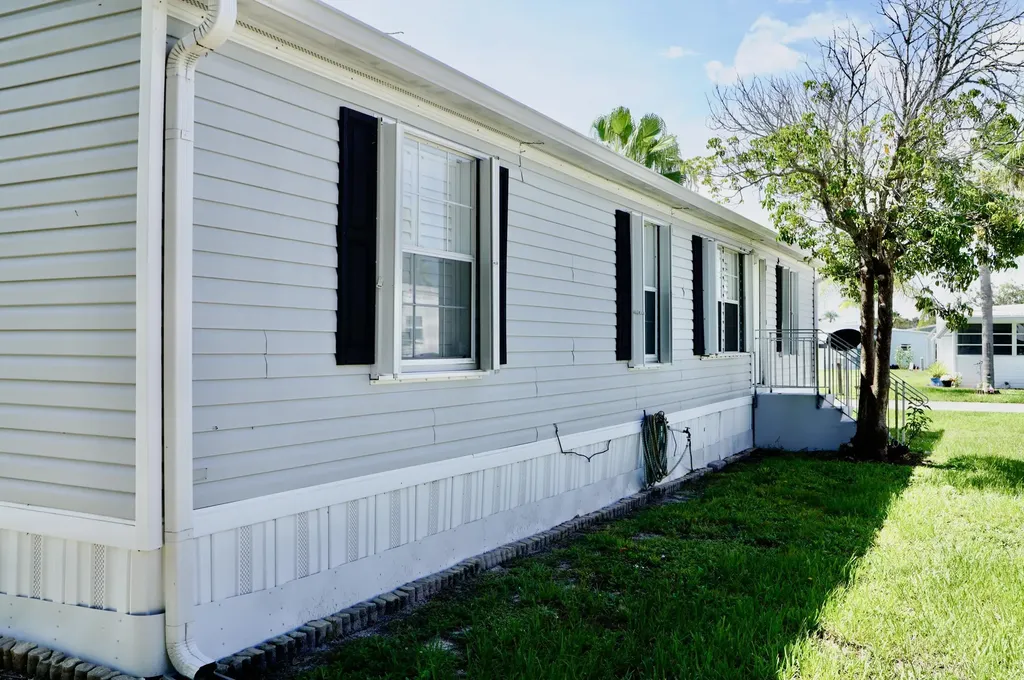 12 SE Spanish Way Port St Lucie FL 34952