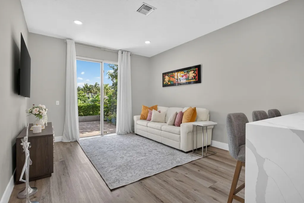 9736 NW 1st Manor Coral Springs FL 33071