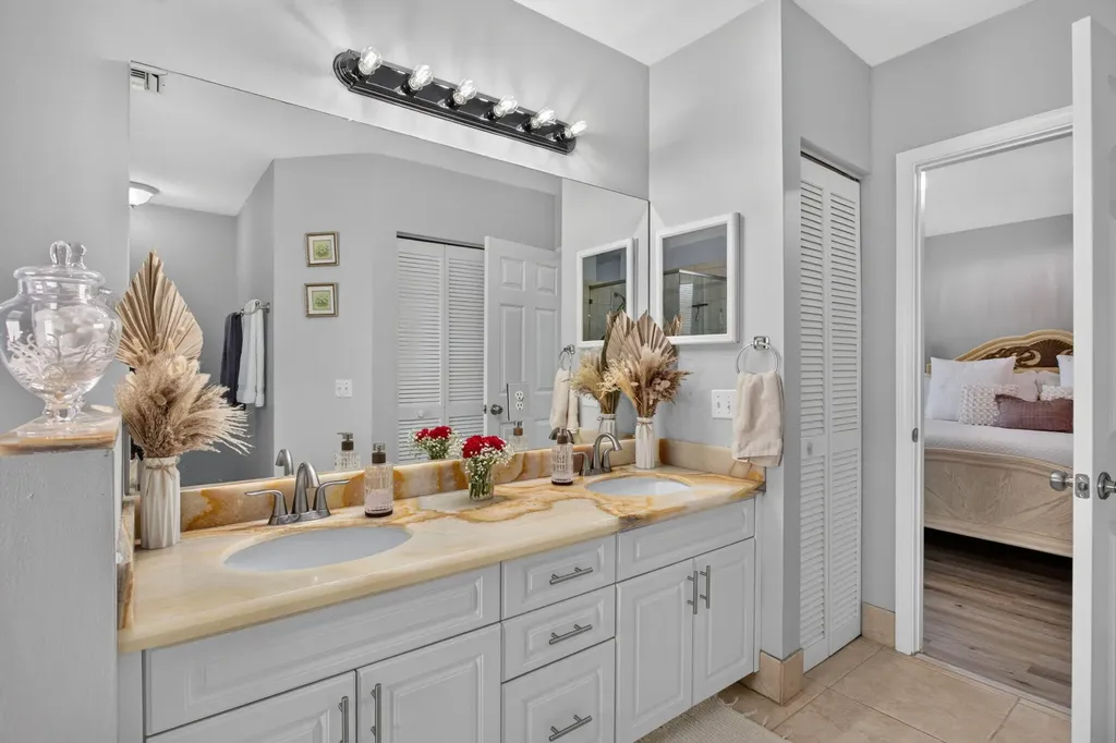9736 NW 1st Manor Coral Springs FL 33071