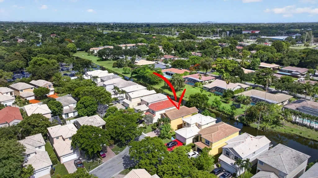 9736 NW 1st Manor Coral Springs FL 33071