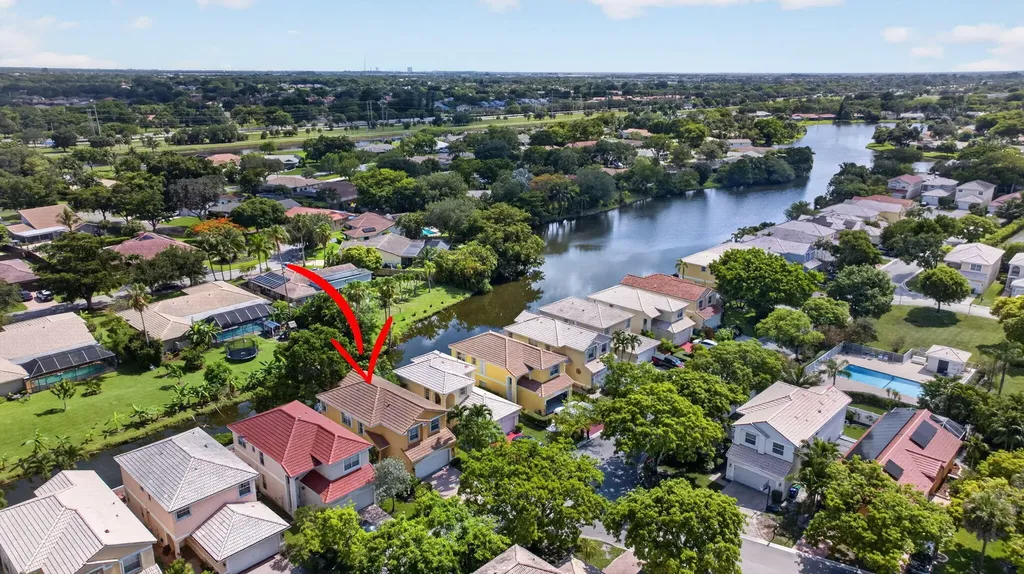 9736 NW 1st Manor Coral Springs FL 33071