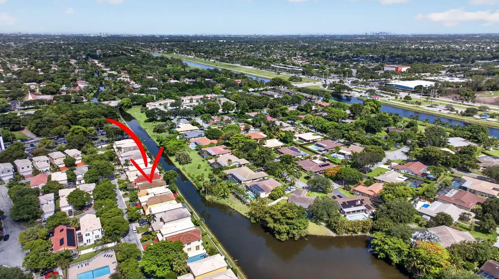 9736 NW 1st Manor Coral Springs FL 33071