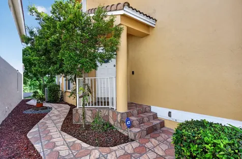 9736 NW 1st Manor Coral Springs FL 33071