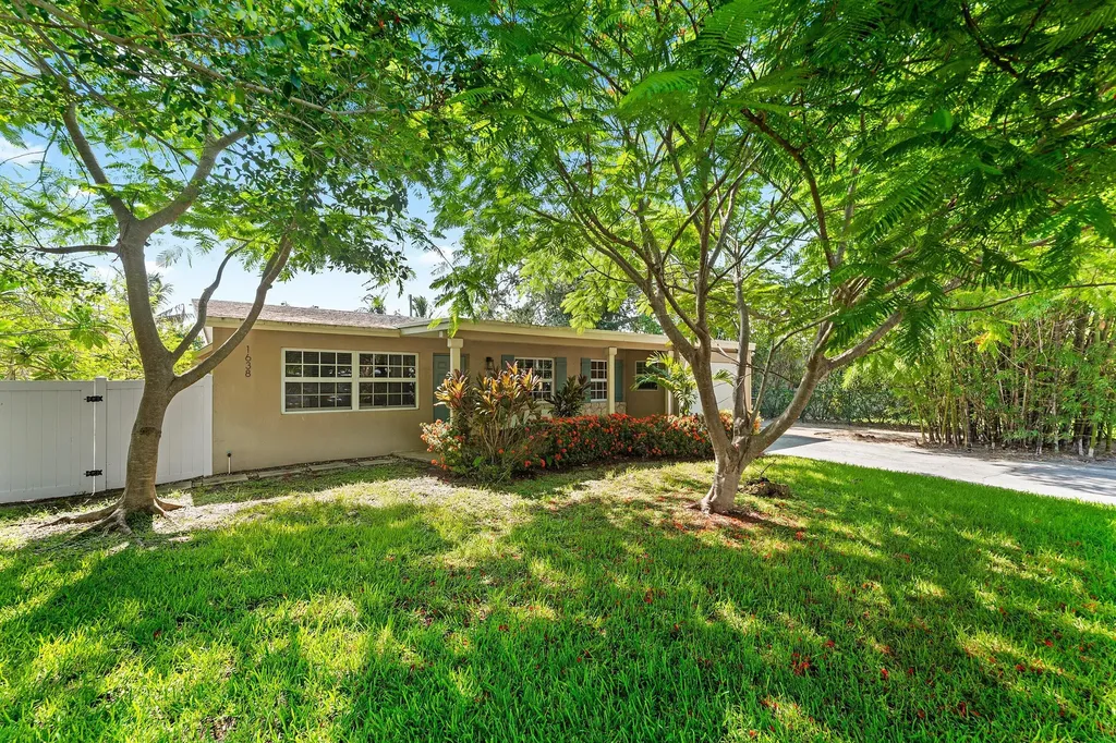 1638 NE 3rd Avenue Delray Beach FL 33444