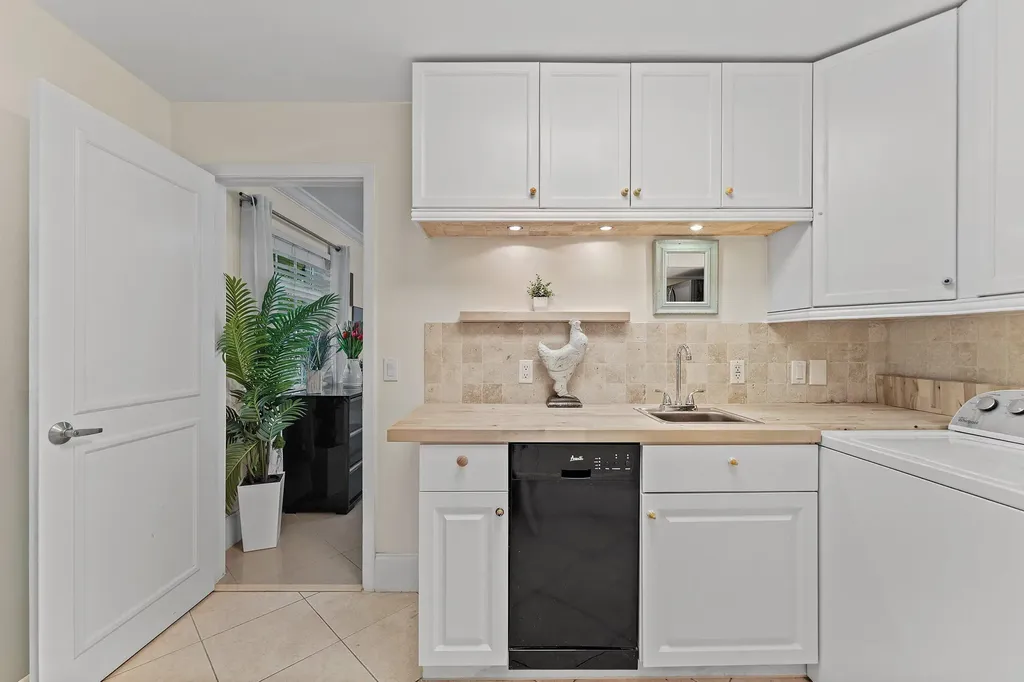 1638 NE 3rd Avenue Delray Beach FL 33444