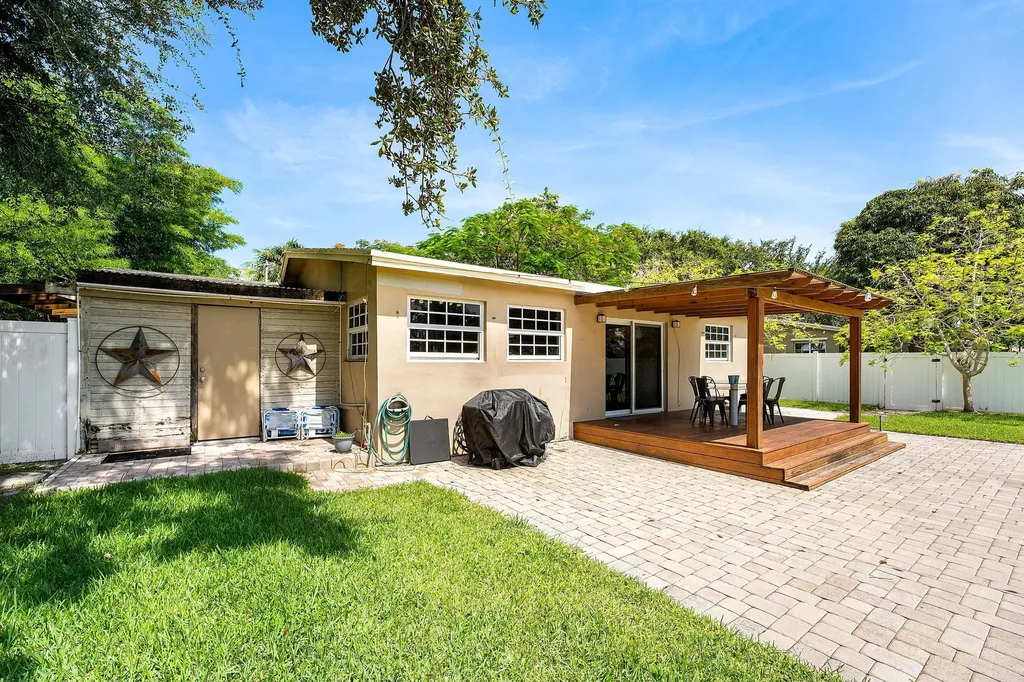 1638 NE 3rd Avenue Delray Beach FL 33444