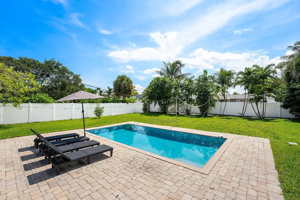 1638 NE 3rd Avenue Delray Beach FL 33444