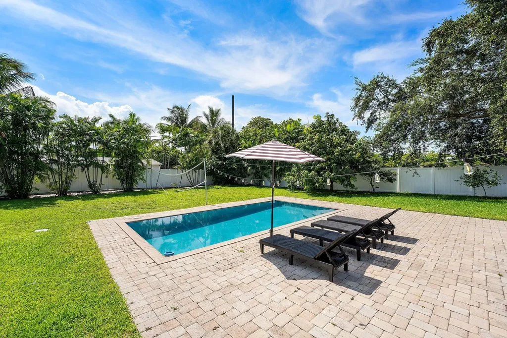 1638 NE 3rd Avenue Delray Beach FL 33444