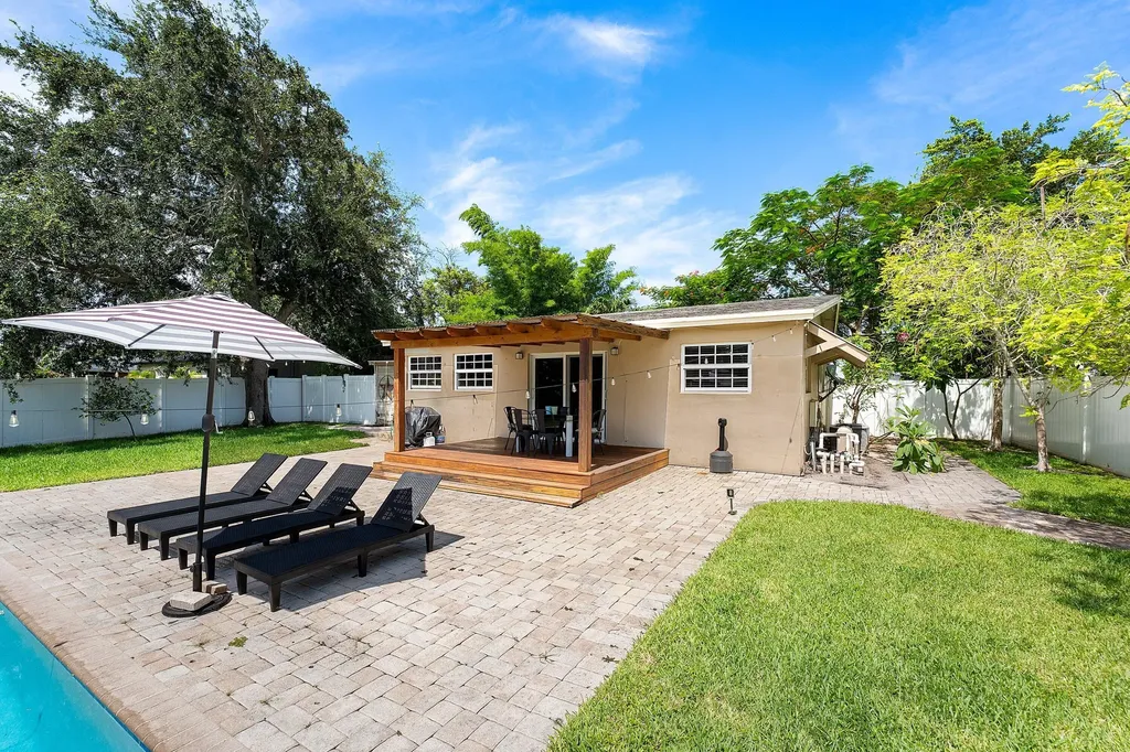 1638 NE 3rd Avenue Delray Beach FL 33444