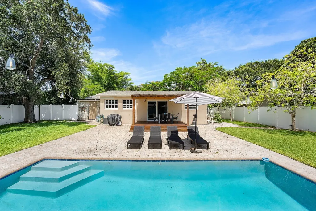 1638 NE 3rd Avenue Delray Beach FL 33444