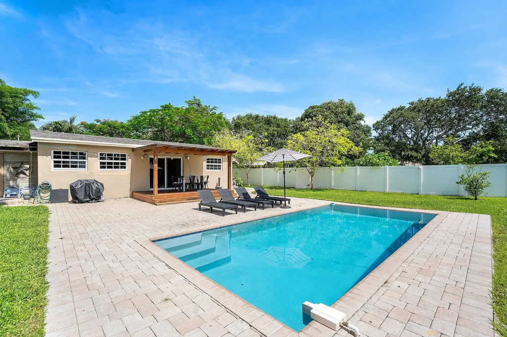 1638 NE 3rd Avenue Delray Beach FL 33444