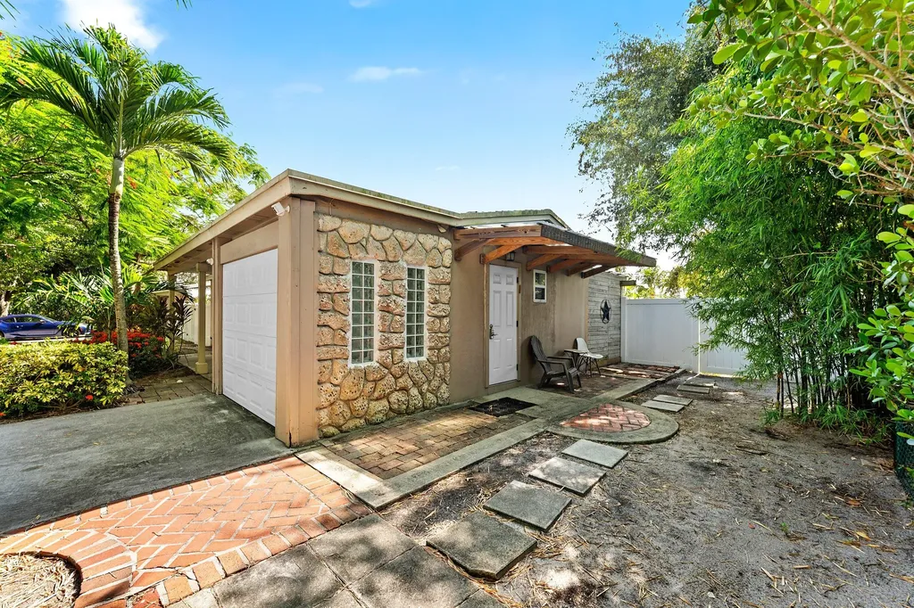 1638 NE 3rd Avenue Delray Beach FL 33444