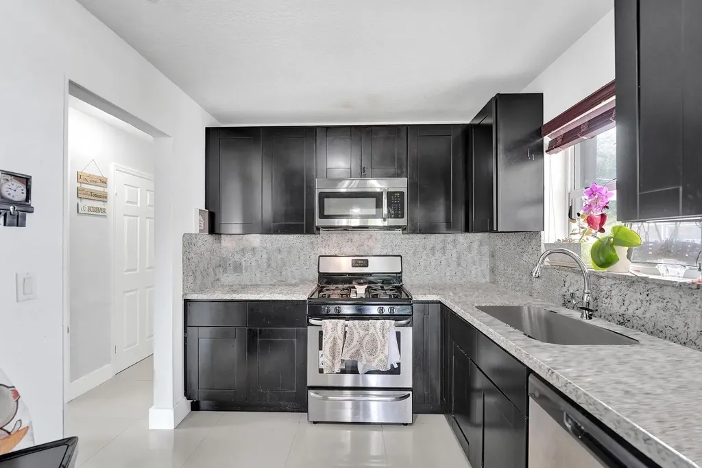 3322 Mckinley Street Hollywood FL 33021