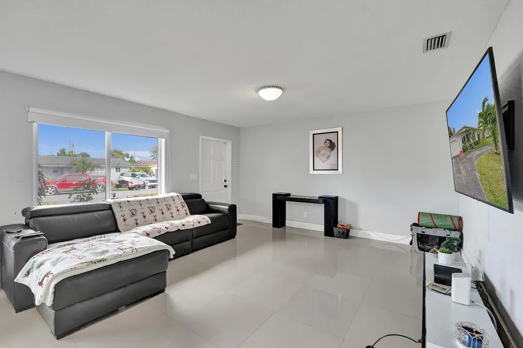 3322 Mckinley Street Hollywood FL 33021