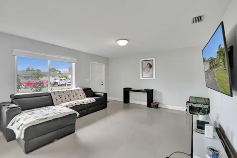 3322 Mckinley Street Hollywood FL 33021