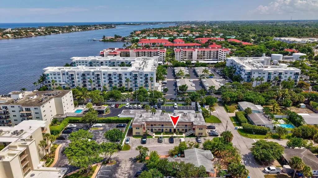 1204 S Lake Drive E Lantana FL 33462