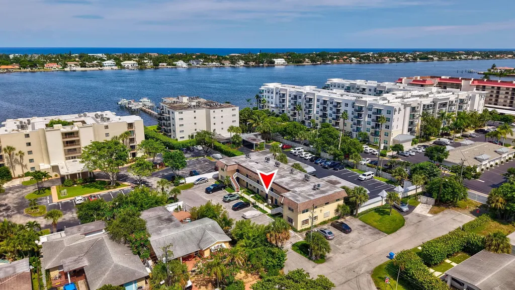 1204 S Lake Drive E Lantana FL 33462