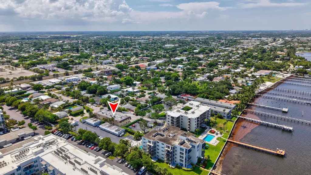 1204 S Lake Drive E Lantana FL 33462