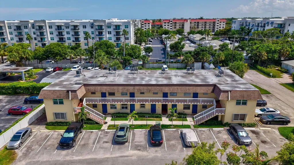1204 S Lake Drive E Lantana FL 33462