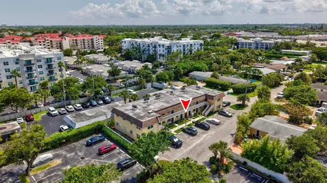 1204 S Lake Drive E Lantana FL 33462