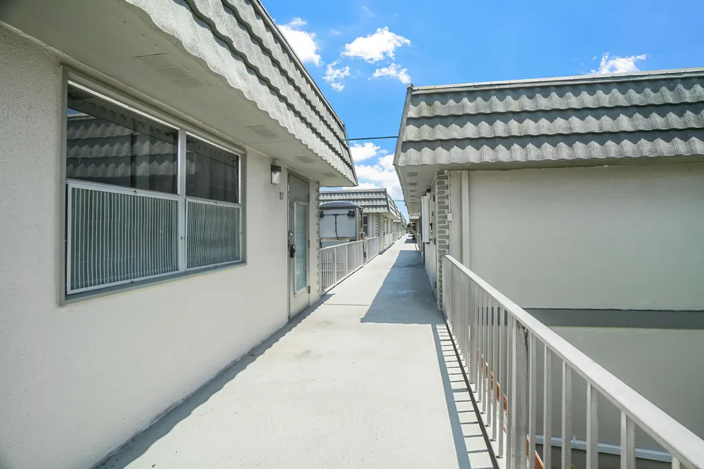 87 Brittany B Avenue Delray Beach FL 33446