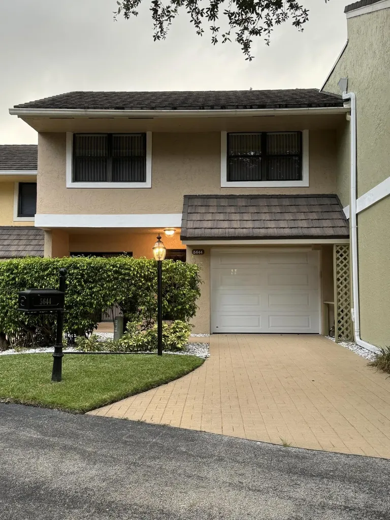 5644 Santiago Circle Boca Raton FL 33433