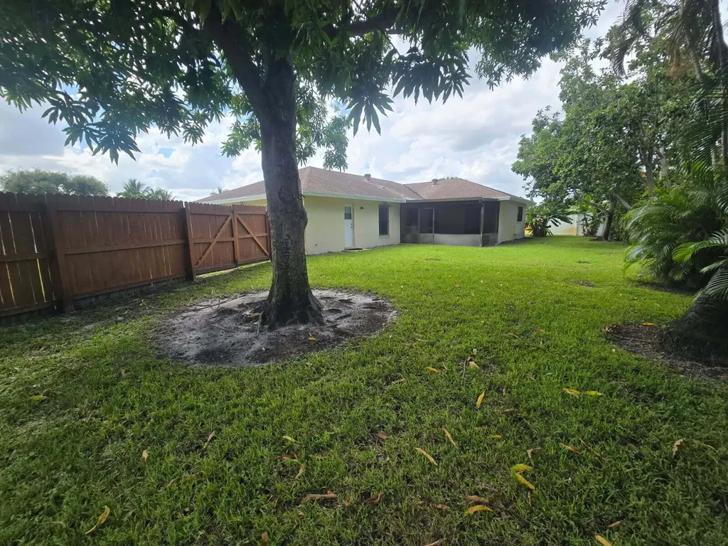 6504 Heather Way Lake Clarke Shores FL 33406