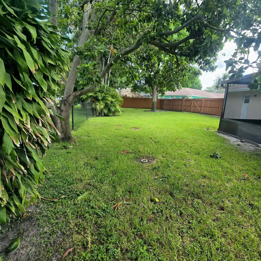 6504 Heather Way Lake Clarke Shores FL 33406