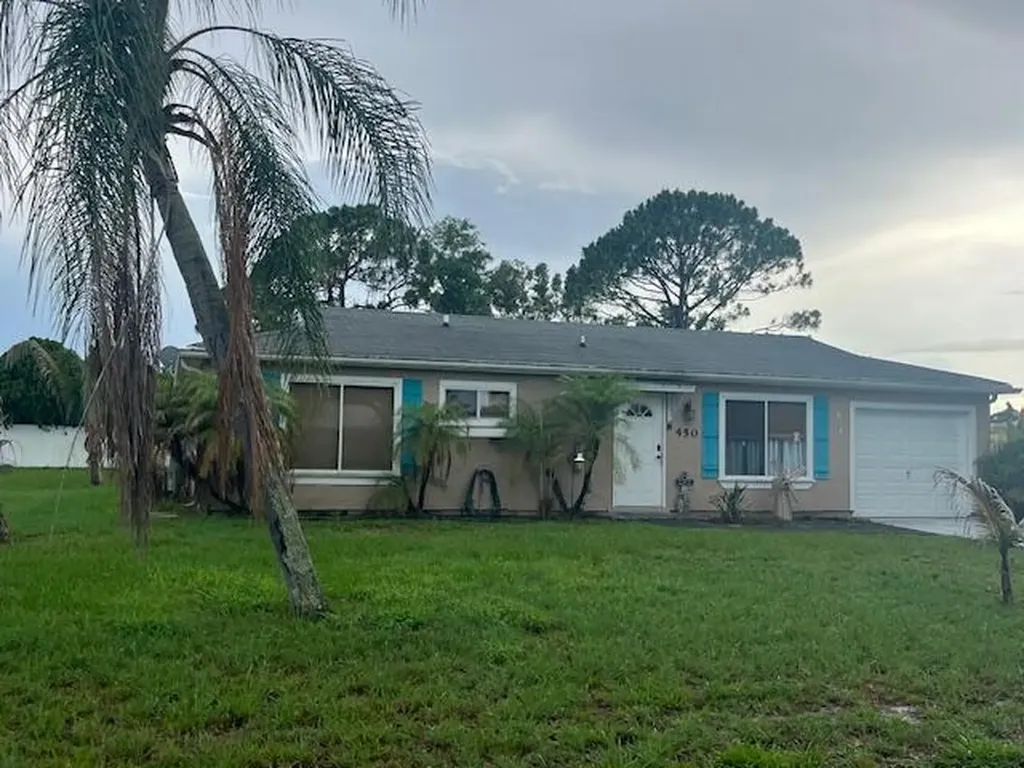 450 SW Belmont Circle Port St Lucie FL 34953