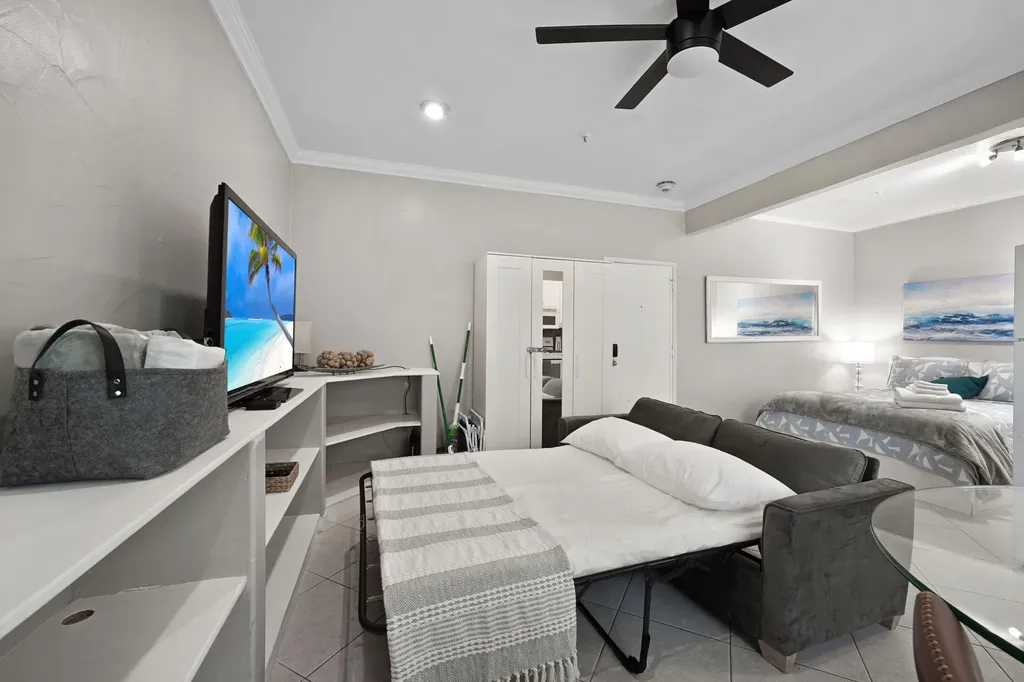 3710 Collins Avenue Miami Beach FL 33140