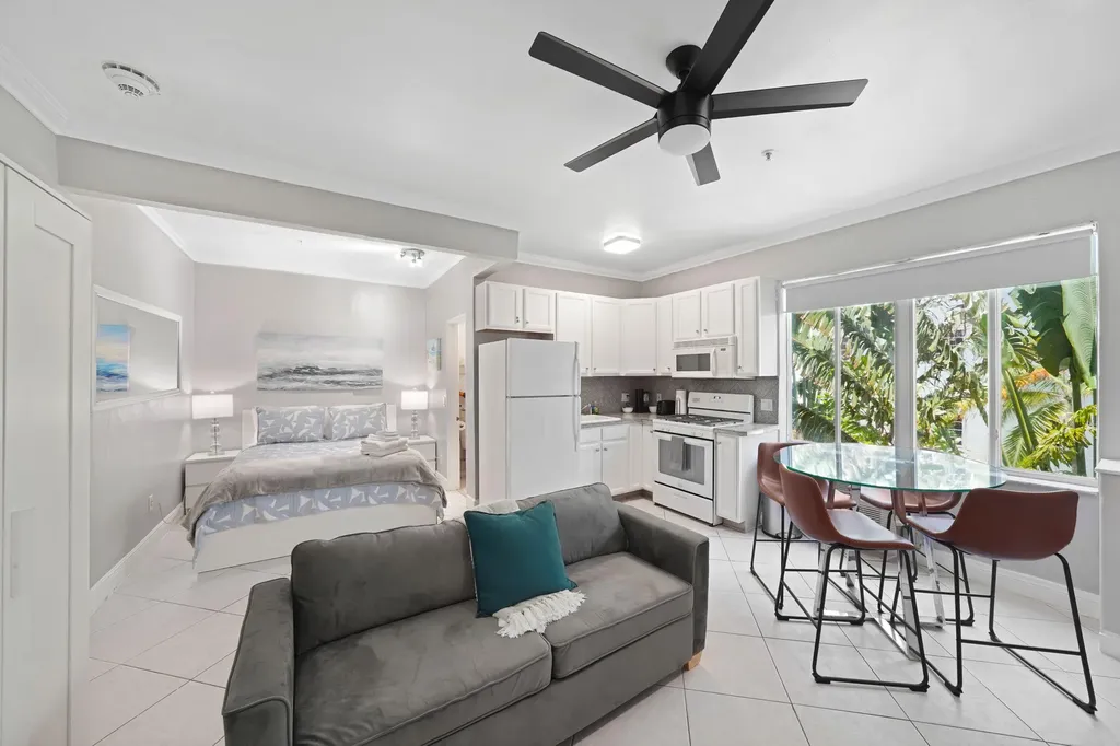 3710 Collins Avenue Miami Beach FL 33140