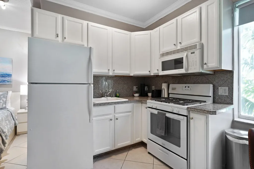 3710 Collins Avenue Miami Beach FL 33140