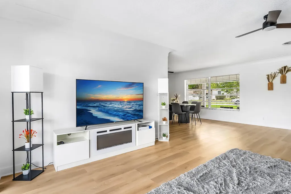 1250 SE 10th Street Deerfield Beach FL 33441