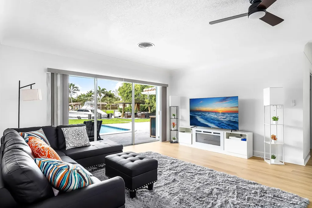 1250 SE 10th Street Deerfield Beach FL 33441
