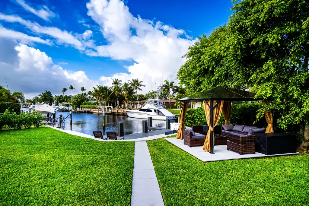 1250 SE 10th Street Deerfield Beach FL 33441
