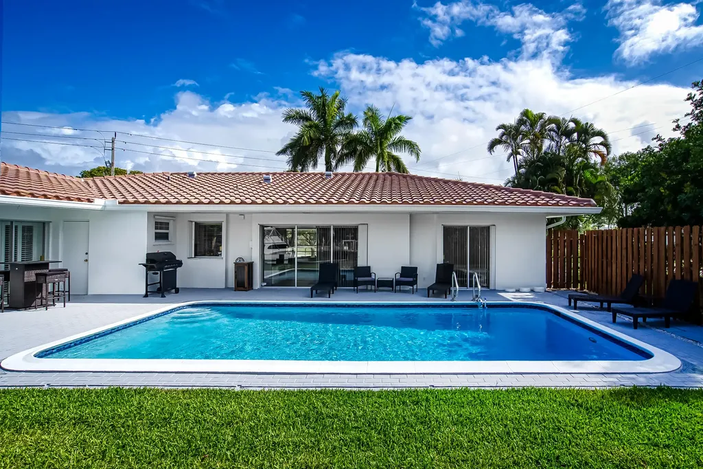 1250 SE 10th Street Deerfield Beach FL 33441