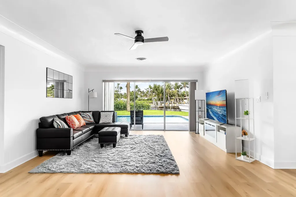1250 SE 10th Street Deerfield Beach FL 33441