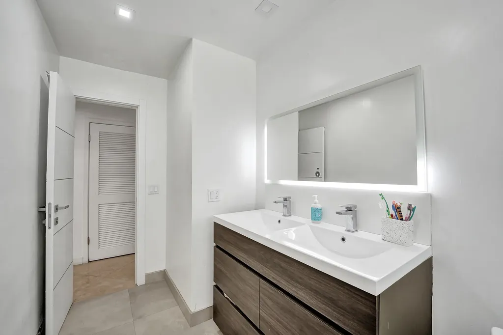 4701 N 36th Court Hollywood FL 33021