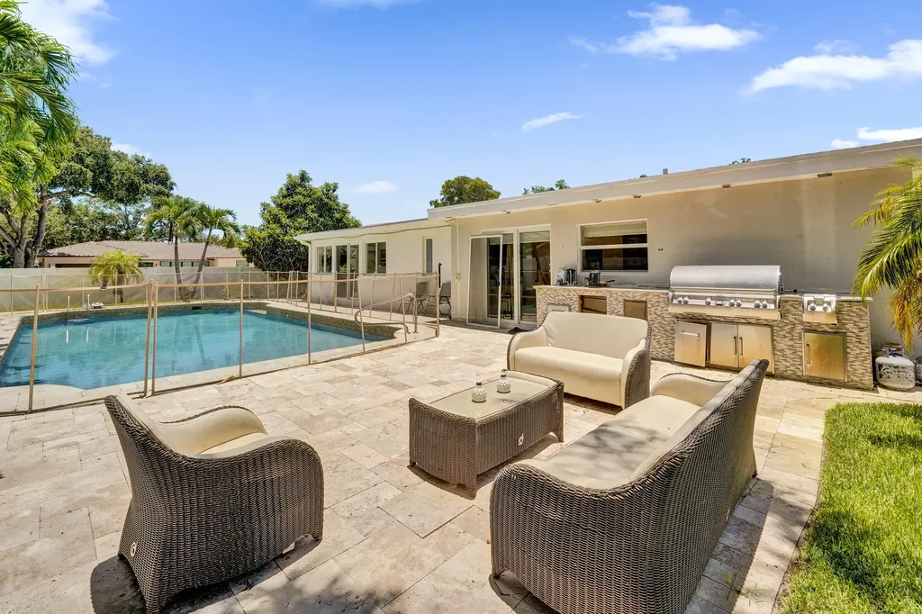 4701 N 36th Court Hollywood FL 33021