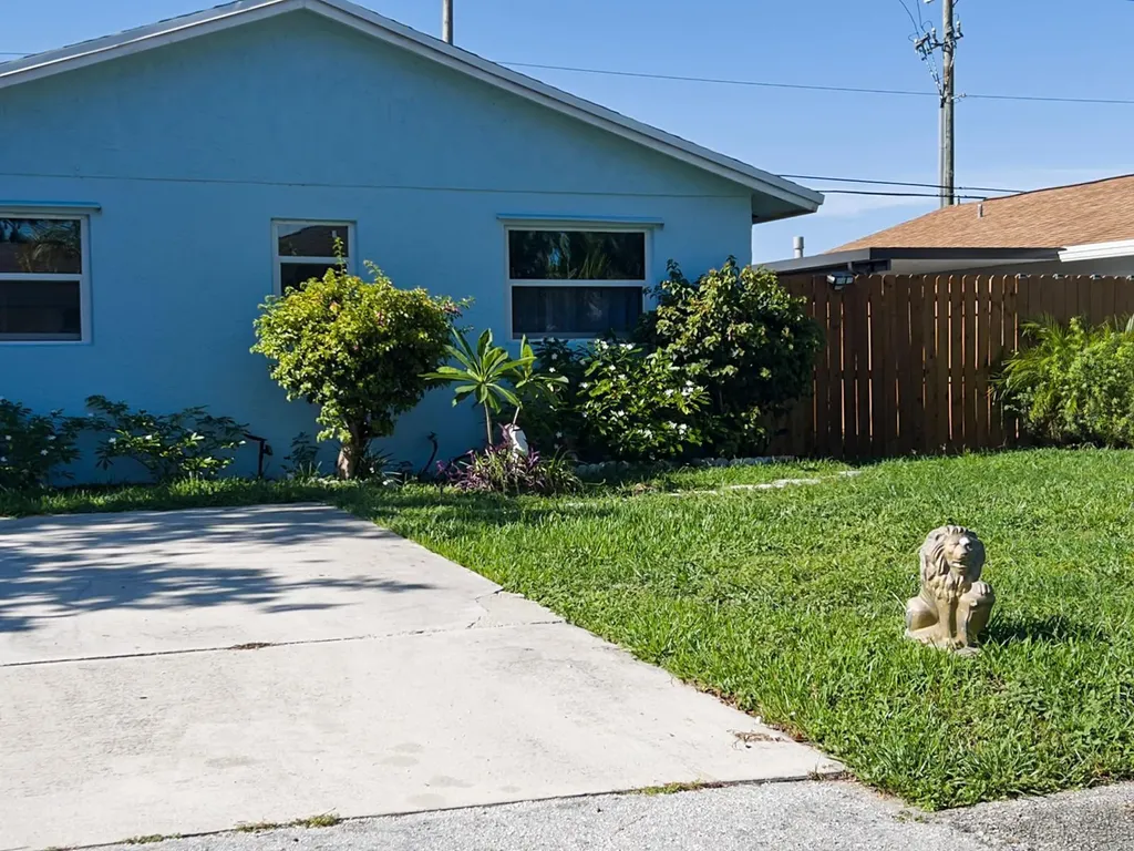 4915 Weymouth Street Lake Worth FL 33463