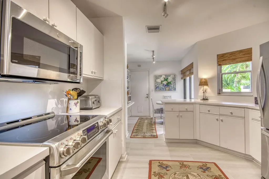 525 Prestwick Circle Palm Beach Gardens FL 33418