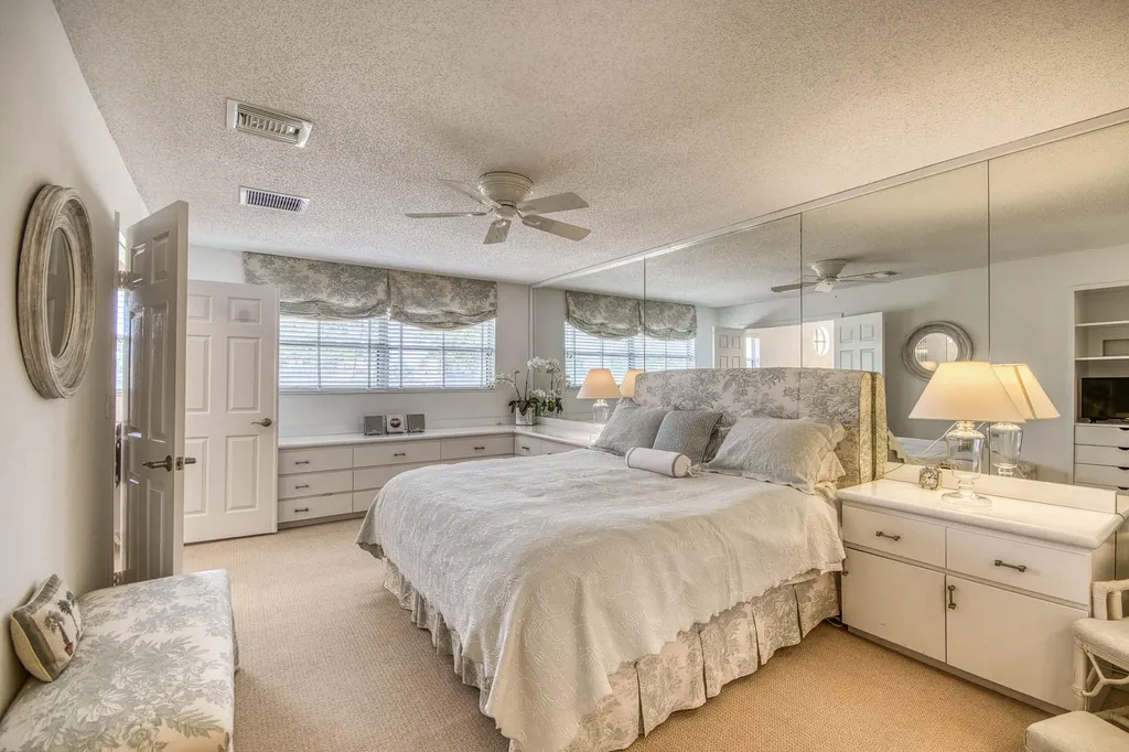 525 Prestwick Circle Palm Beach Gardens FL 33418