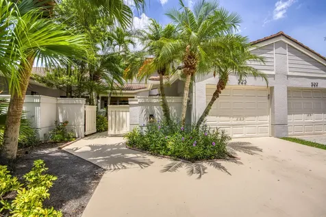525 Prestwick Circle Palm Beach Gardens FL 33418