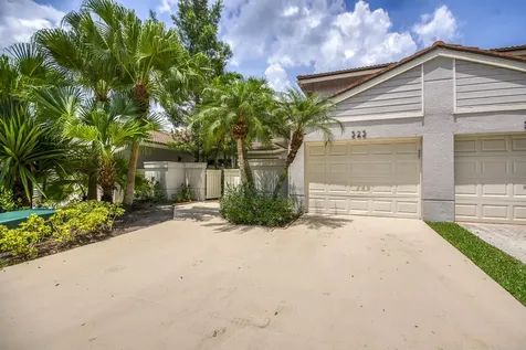 525 Prestwick Circle Palm Beach Gardens FL 33418