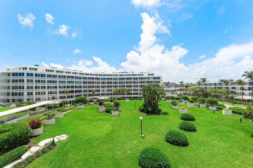 100 Sunrise Avenue Palm Beach FL 33480