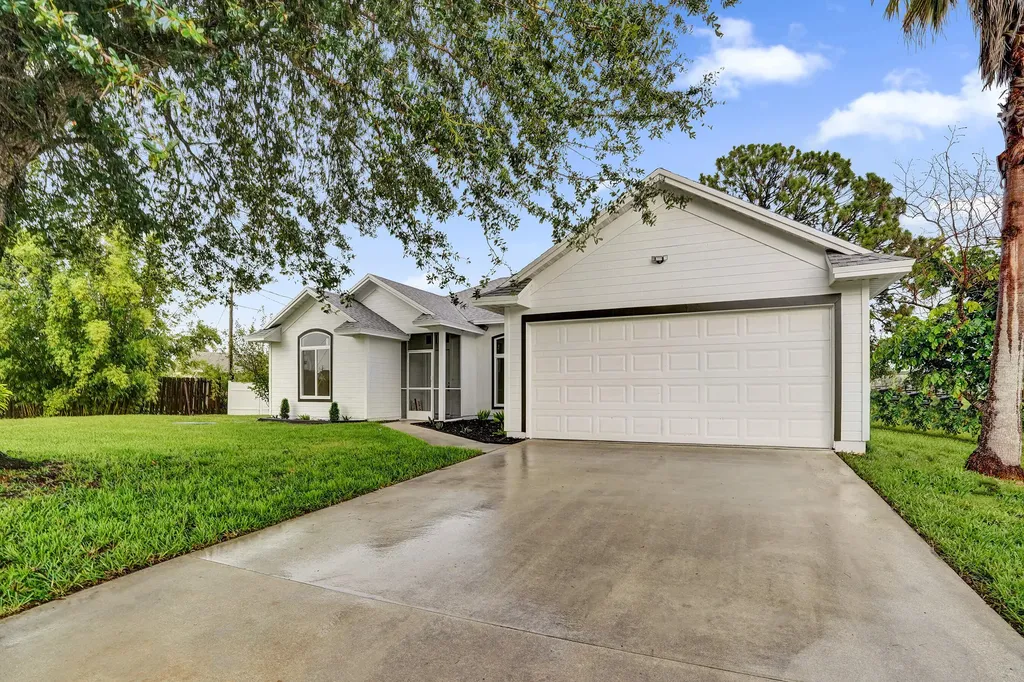 1237 SW Edinburgh Drive Port St Lucie FL 34953