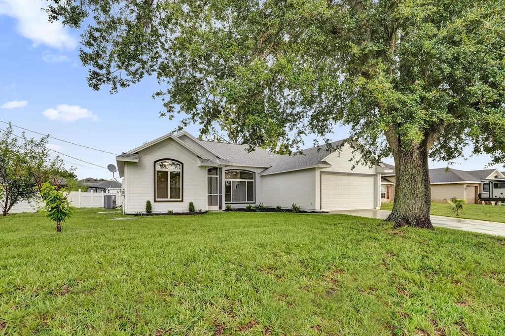 1237 SW Edinburgh Drive Port St Lucie FL 34953