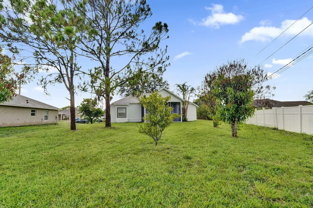 1237 SW Edinburgh Drive Port St Lucie FL 34953