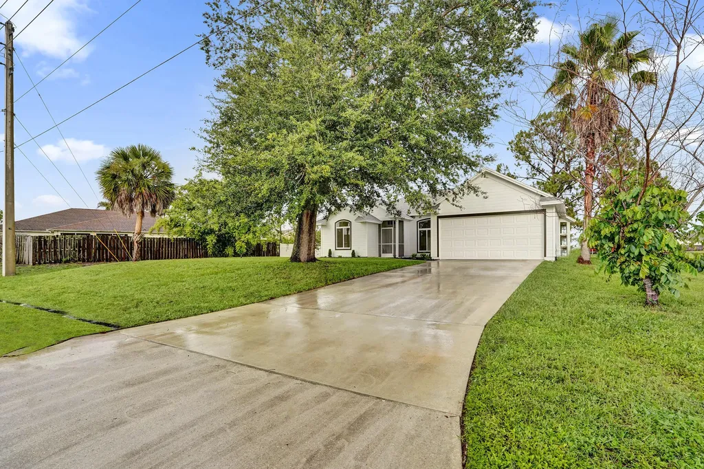 1237 SW Edinburgh Drive Port St Lucie FL 34953