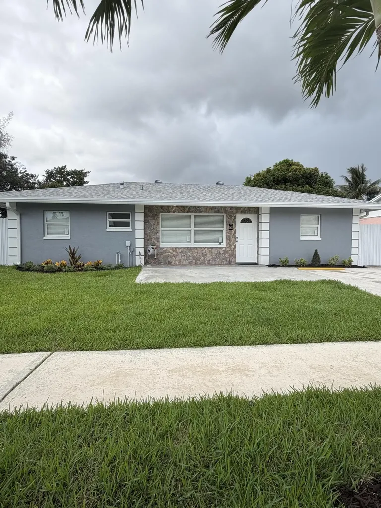 5612 S 36th Street Greenacres FL 33463